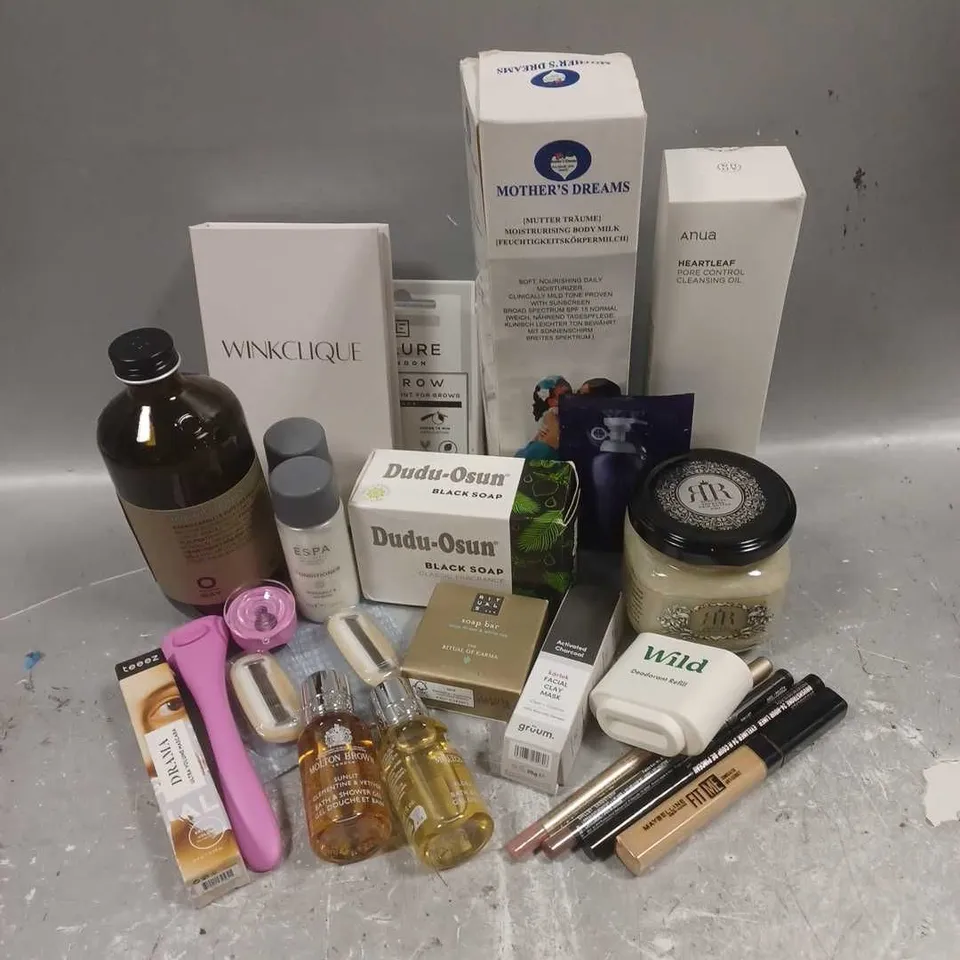 APPROXIMATELY 20 ASSORTED COSMETICS PRODUCTS TO INCLUDE - ESTRID RAZER - ANUA PORE CONTROL CLEANSING OIL - MOTHER'S DREAMS MOISTURISING BODY MILK - ETC