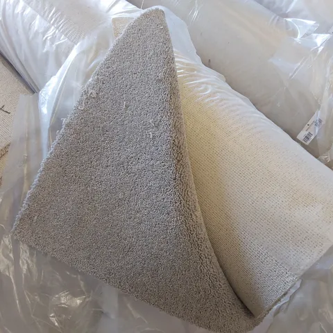 ROLL OF QUALITY TUDOR TWIST REGAL STONE WASH CARPET - APPROXIMATELY 3.1 x 4m