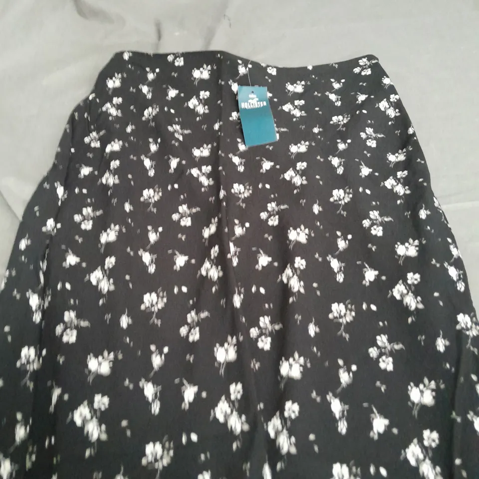 HOLLISTER LONG ULTRA HIGH RISE SKIRT - SMALL