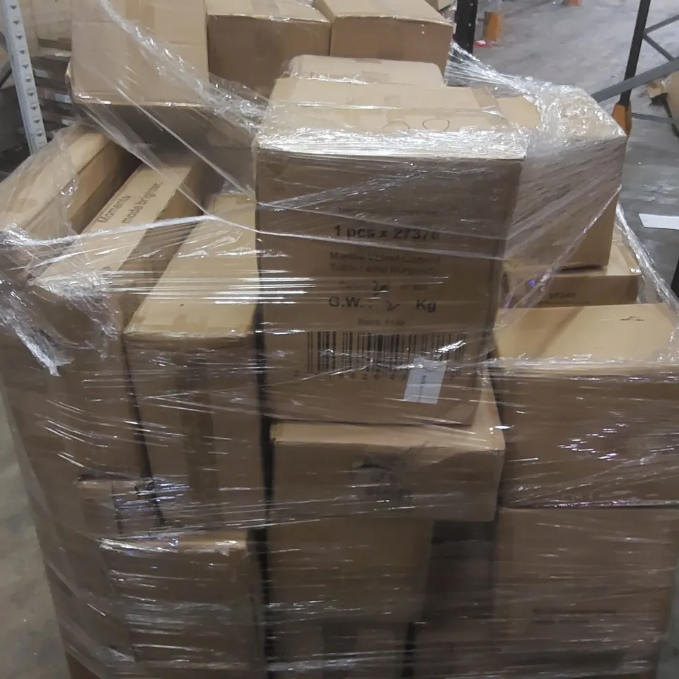 PALLET CONTAINING A LARGE QUANTITY OF ASSORTED HOME LIGHTING ITEMS