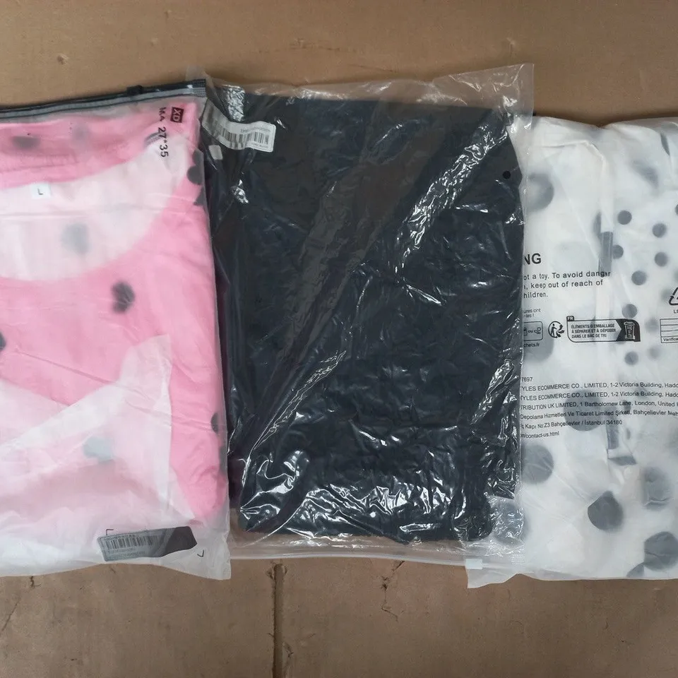 APPROXIMATELY 20 ASSORTED CLOTHING AND FASHION PRODUCTS IN VARIOUS STYLES AND SIZES - COLLECTION ONLY