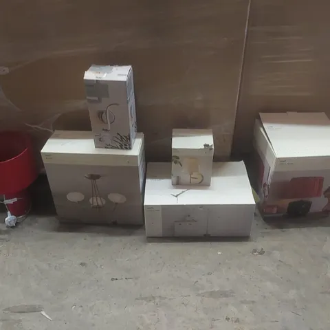 PALLET CONTAINING A VERY LARGE QUANTITY OF ASSORTED DESIGNER LIGHTING PRODUCTS TO INCLUDE: TABLE LAMP, CEILING LIGHT, FLOOR LAMP, WALL LIGHT ECT