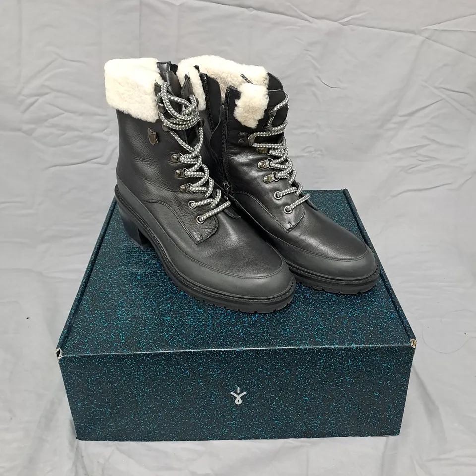 EMU AUSTRALIA BLACK LEATHER BOOTS WITH SHEARLING LINING – 8