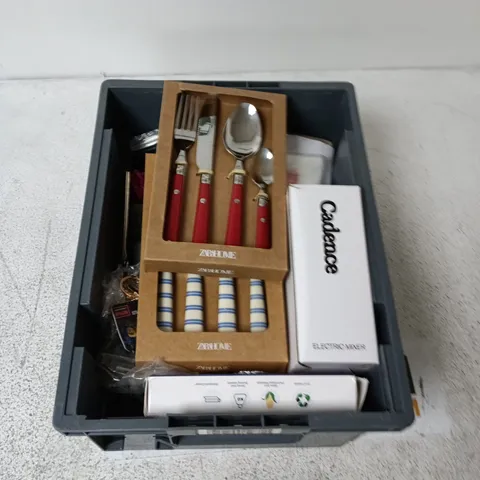 APPROXIMATELY 15 ASSORTED HOUSEHOLD ITEMS INCLUDING CUTLERY, ELECTRIC MIXER, KEY RINGS ETC. 