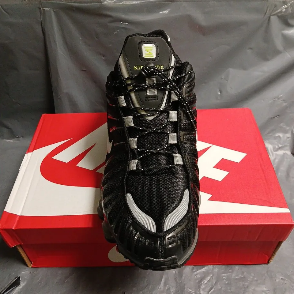 BOXED PAIR OF NIKE SHOX TL TRAINERS IN BLACK - 9