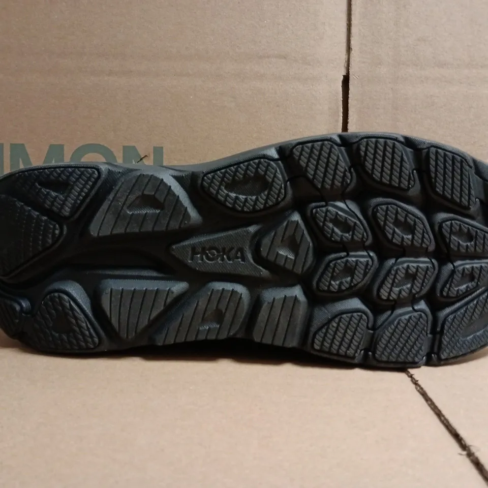 PAIR OF HOKA TRAINERS IN BLACK SIZE UK 9