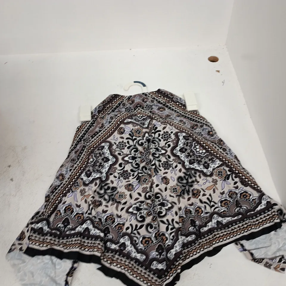 BOX OF APPROXIMATELY 12 PATTERNED WOMEN'S SWIMMING TOP IN ASSORTED SIZES