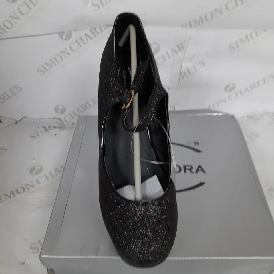 BOXED PAIR OF CASANDRA PLATFORM STRAP SHOE IN BLACK GLITTER SIZE 8