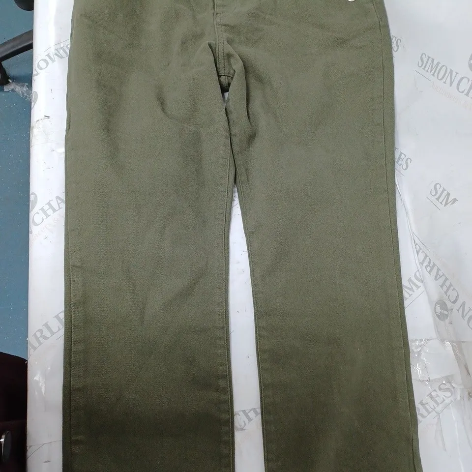 BOX OF MANY CLOTHES OF VARIED SIZES AND TYPES TO INCLUDE PHASE EIGHT GREEN JEANS AND WYNNE LAYERS OVER SIZED SHIRT BLUSH