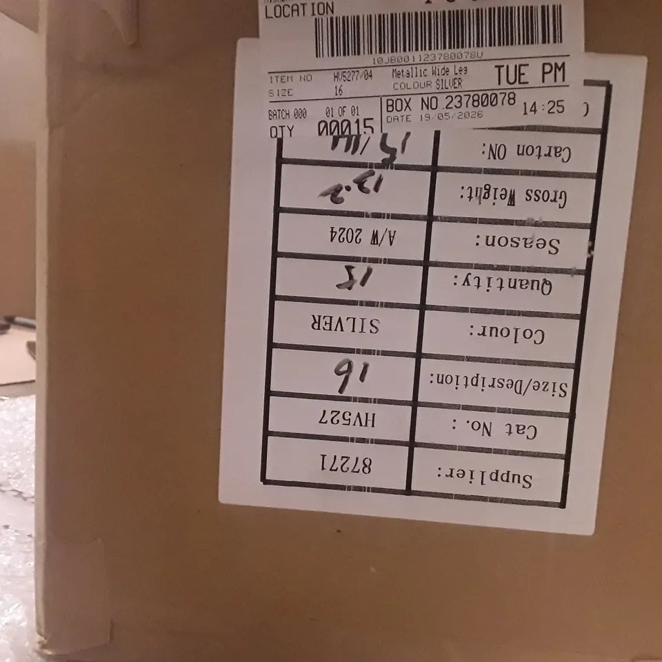 BOXED BRAND NEW JDWILLIAMS METALIC JEANS SIZE 16R SILVER COLOUR APPROXIMATELY 15 PIECES
