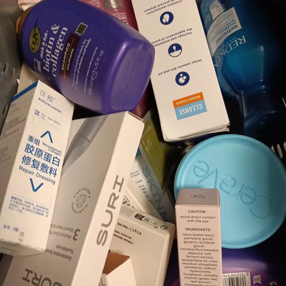 APPROXIMATELY 15 ASSORTED HEALTH & BEAUTY PRODUCTS TO INCLUDE ACNE FOAMING WASH, TABAC AFTER SHAVE, PILLOW MIST ETC