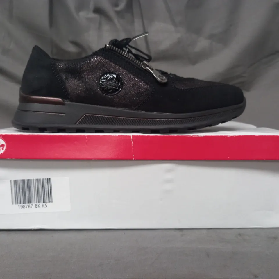 BOXED PAIR OF RIEKER ZIP TRAINERS IN BLACK SIZE 5