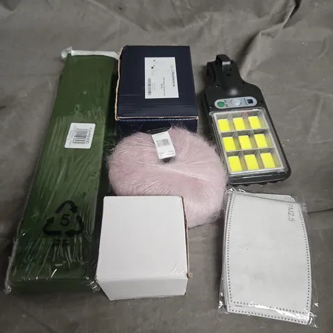 APPROXIMATELY 10 ASSORTED HOUSEHOLD ITEMS TOO INCLUDE FLASHLIGHTS , WOOL , ETC 