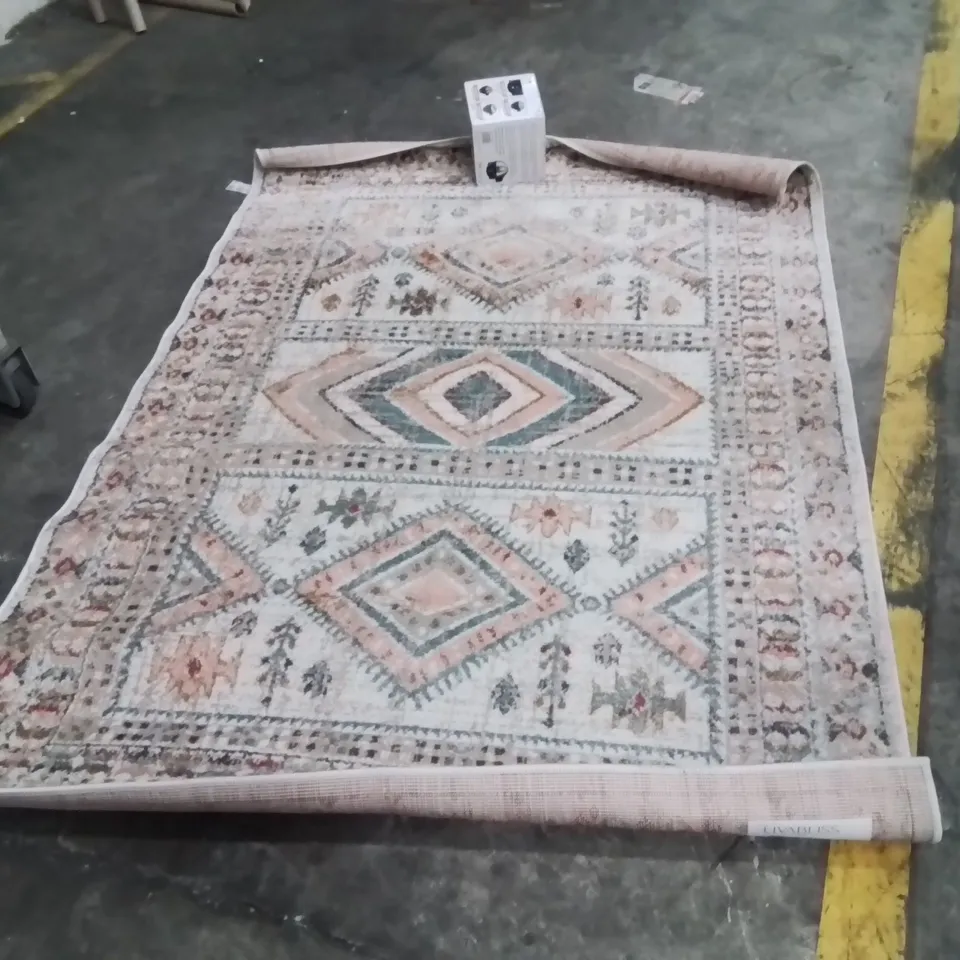 QUALITY DESIGNER AREA RUG - APPROXIMATELY 200x140 