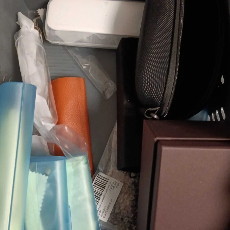 APPROXIMATELY 10 ASSORTED GLASSES/SUNGLASSES IN VARIOUS DESIGNS 