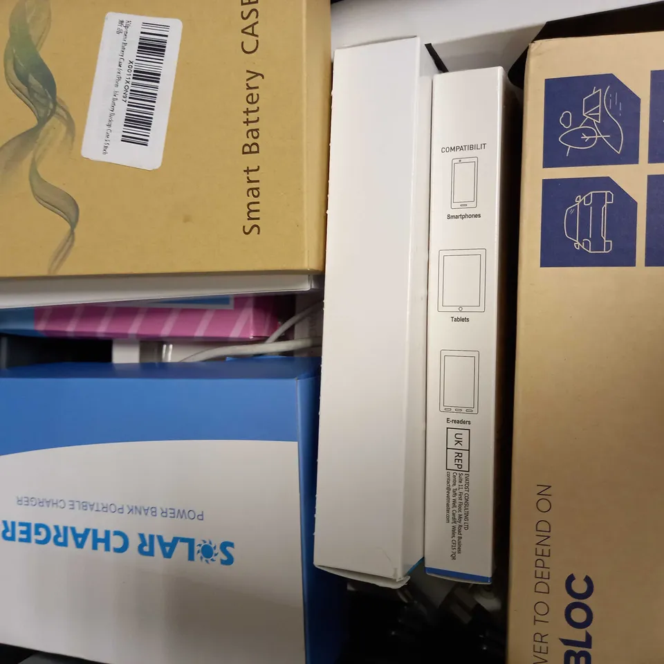 LOT OF APPROXIMATELY 15 POWER BANKS