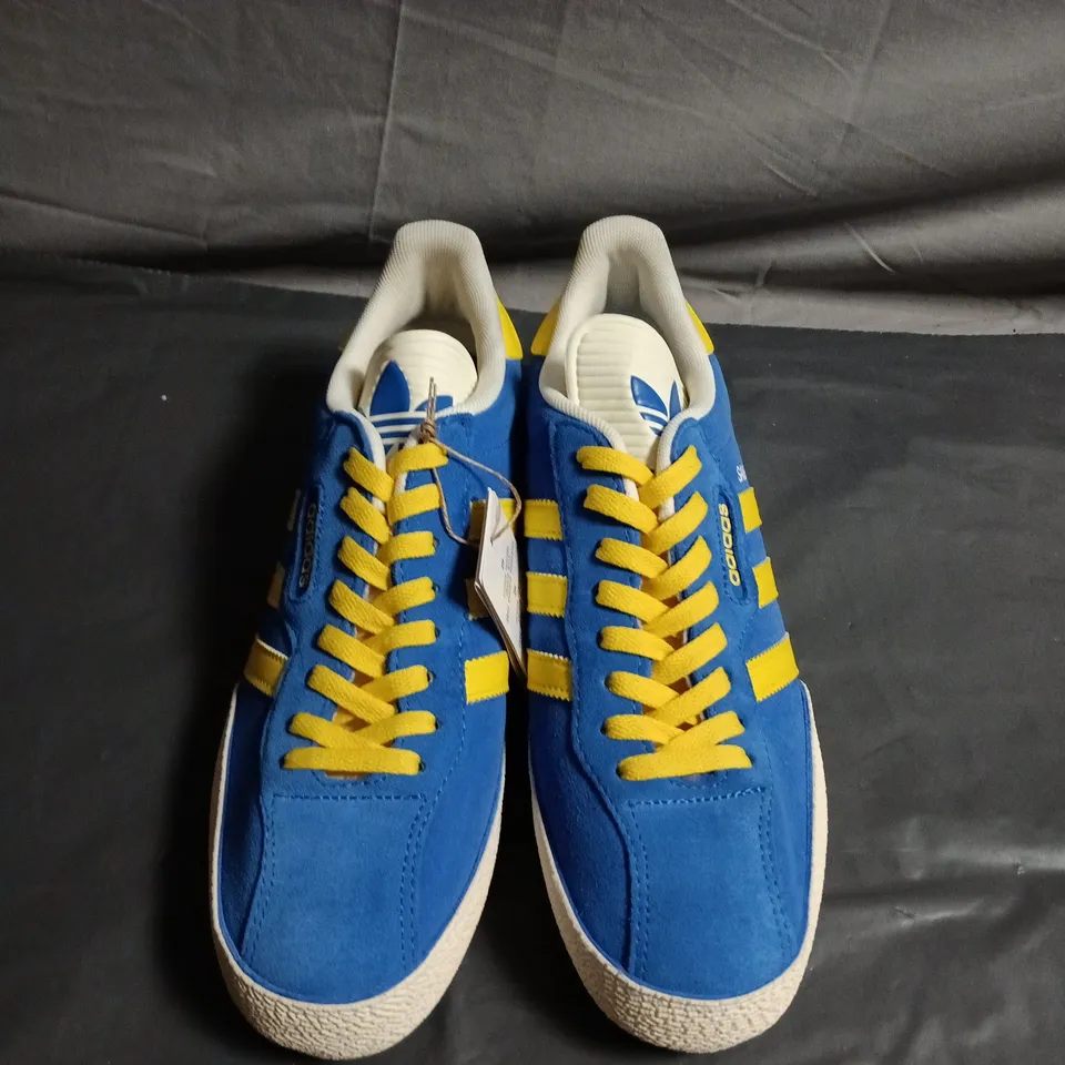 UNBOXED PAIR OF ADIDAS SAMBA TRAINERS – UK SIZE 9