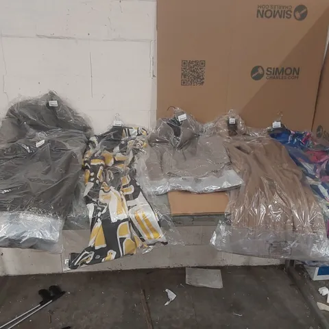 PALLET CONTAINING APPROXIMATELY 50x BRAND NEW ASSORTED DESIGNER CLOTHING ITEMS