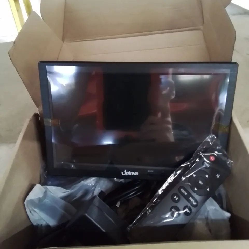 A BOXED TFT-LED MONITOR WITH AV PORTS 