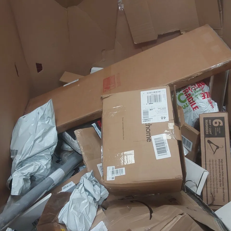 PALLET CONTAINING A VERY LARGE QUANTITY OF ASSORTED ITEMS INCLUDING: TURNTABLE HI-FI SYSTEM WITH SPEAKERS, TURNTABLE SYSTEM, LOGITECH KEYBOARD, PARTY GAMES ECT