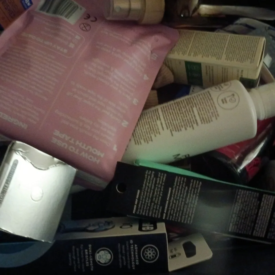 APPROXIMATELY 20 ASSORTED COSMETIC ITEMS TO INCLUDE UKHAIR, THE BEARD STRUGGLE, ETC - COLLECTION ONLY