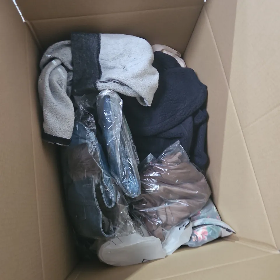 BOX OF APPROXIMATELY 25 ASSORTED CLOTHING ITEMS INCLUDING OLALOOK TOP , ORGANIC T SHIRT AND WESTACE TROUSERS 