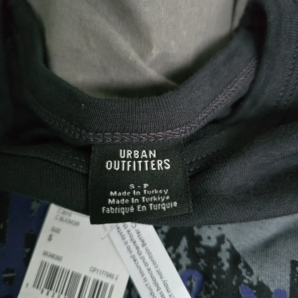 URBAN OUTFITTERS LONG SLEEVE T SHIRT, 2 IN 1 STYLE. SIZE S P