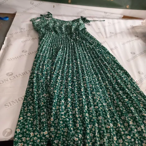 GREEN/WHITE FLOWER STYLE STRAP FRIL DRESS