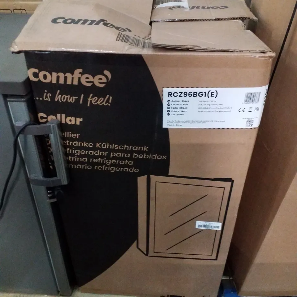 BOXED COMFEE RCZ96BG1 FREESTANDING UNDERCOUNTER 93 LITRE BEVERAGE FRIDGE (COLLECTION ONLY)