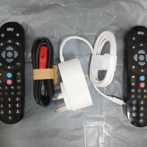 APPROXIMATELY 15 ASSORTED ELECTRICAL ITEMS TO INCLUDE VARIOUS CABLES, PLUGS, AND REMOTES, ETC