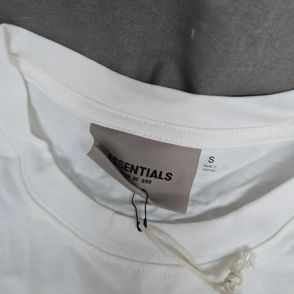 ESSENTIALS WHITE T-SHIRT – SIZE S