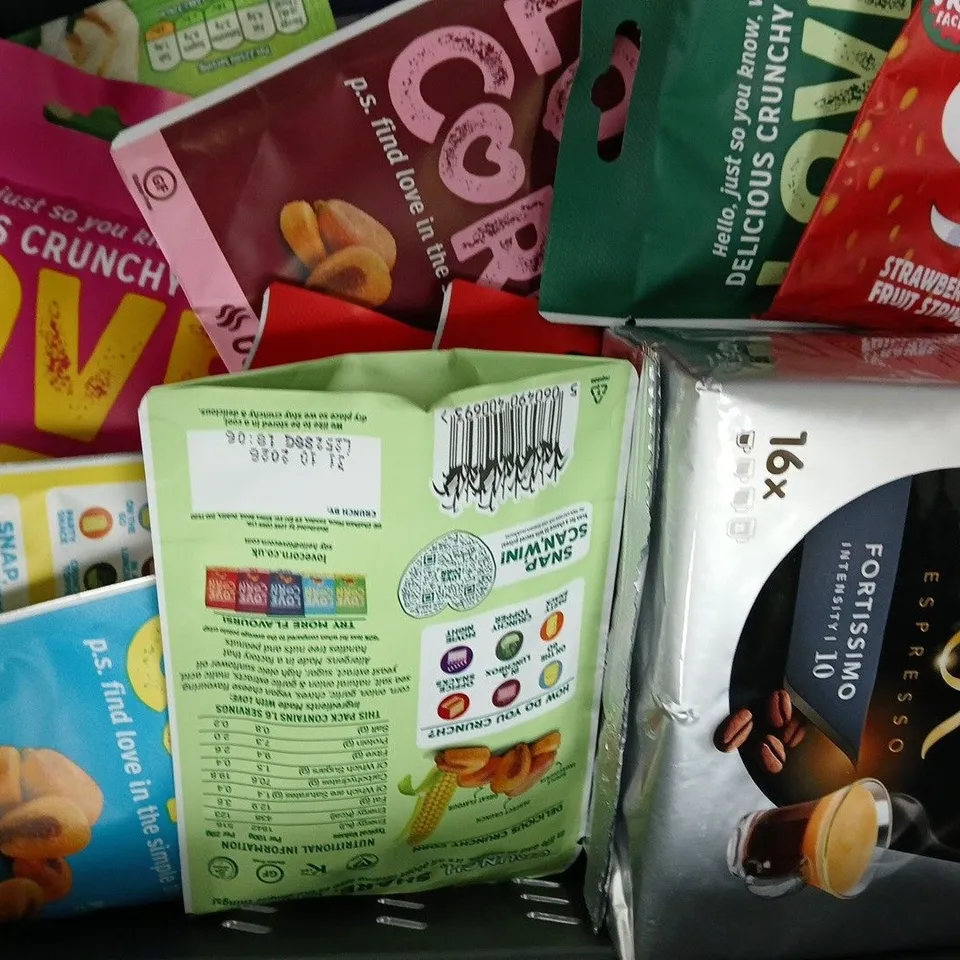 APPROXIMATELY 10 ASSORTED FOOD AND DRINK ITEMS TO INCLUDE ERIN, TASSIMO, LOVE CORN, ETC