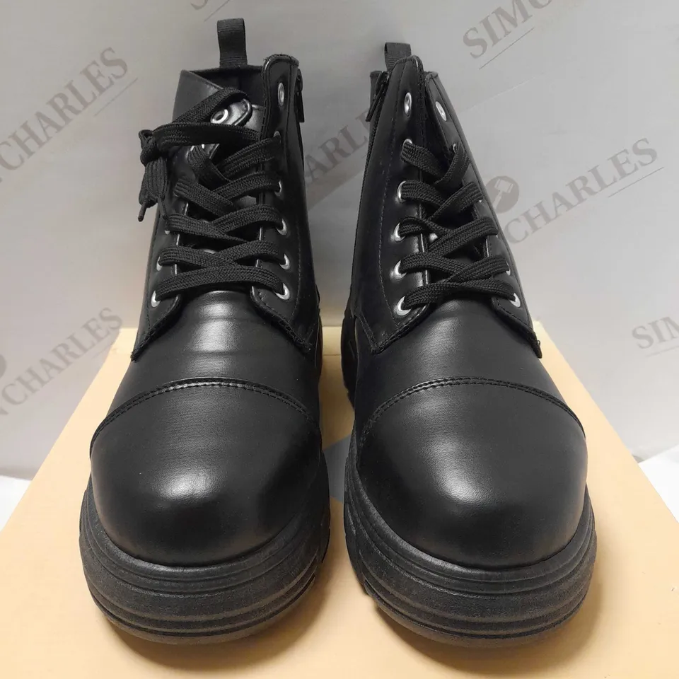 KOI MAKALU BLACK PU CORE BOOTS - SIZE 5