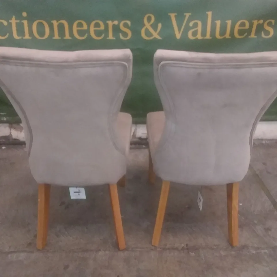 SET OF 2 BEWLEY MINK VELVET BUTTON BACK DINING CHAIRS (OAK LEG)