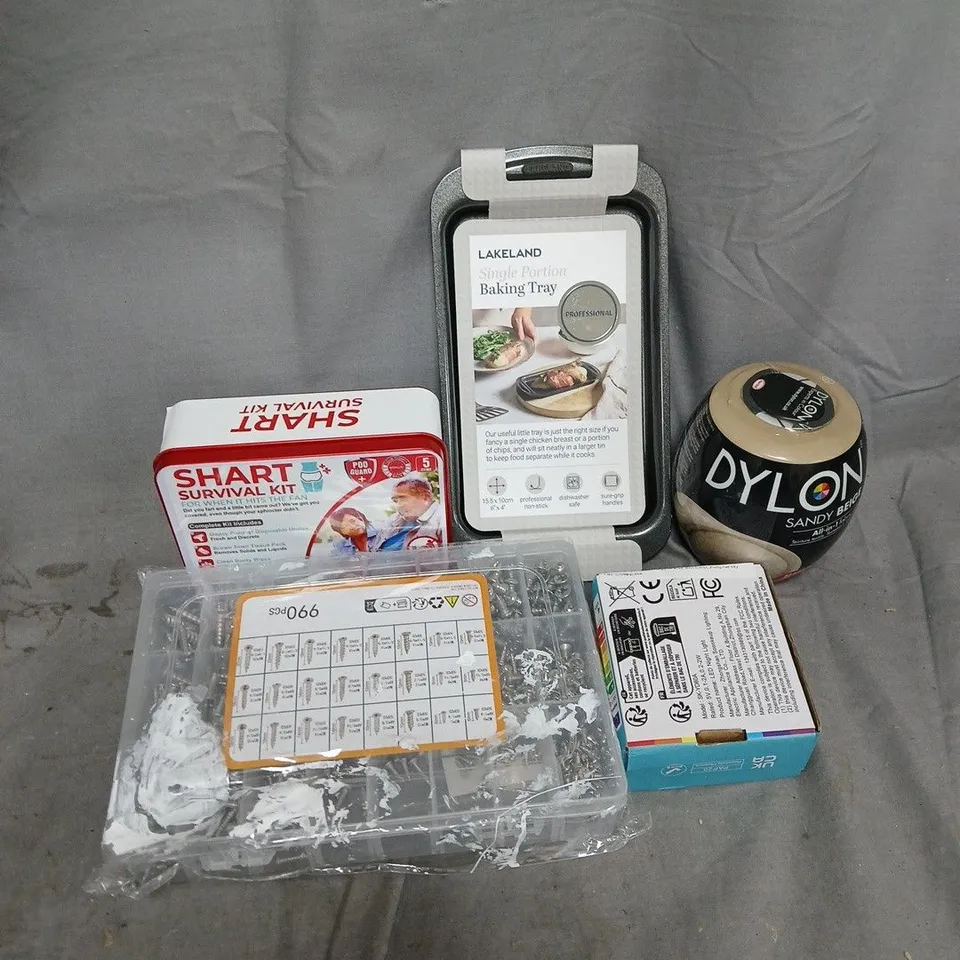APPROXIMATELY 15 ASSORTED HOUSEHOLD ITEMS TO INCLUDE LAKELAND SINGLE PORTION BAKING TRAY, DYLON SANDY BEIGE, SCREW SET, ETC
