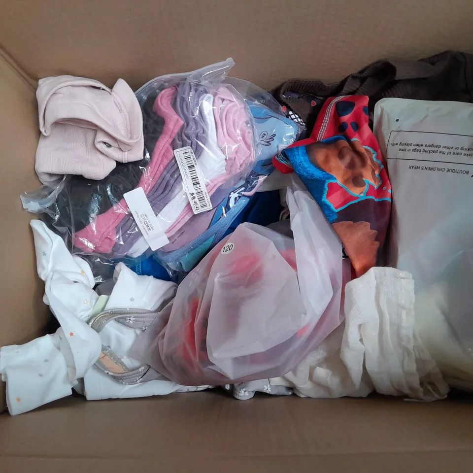 APPROXIMATELY 30 ASSORTED KIDS CLOTHING TO INCLUDE M&S DENIM JACKET 8-8 YEARS, LYLE & SCOTT T-SHIRT 12-13 YEARS, BODYSUIT 3-6 MONTHS