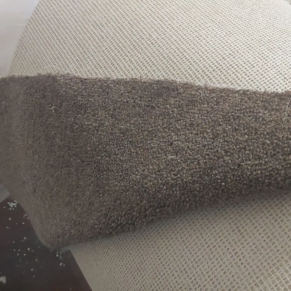 ROLL OF QUALITY SOFT NOBLE CARPET - APPROXIMATELY 35 x 5m