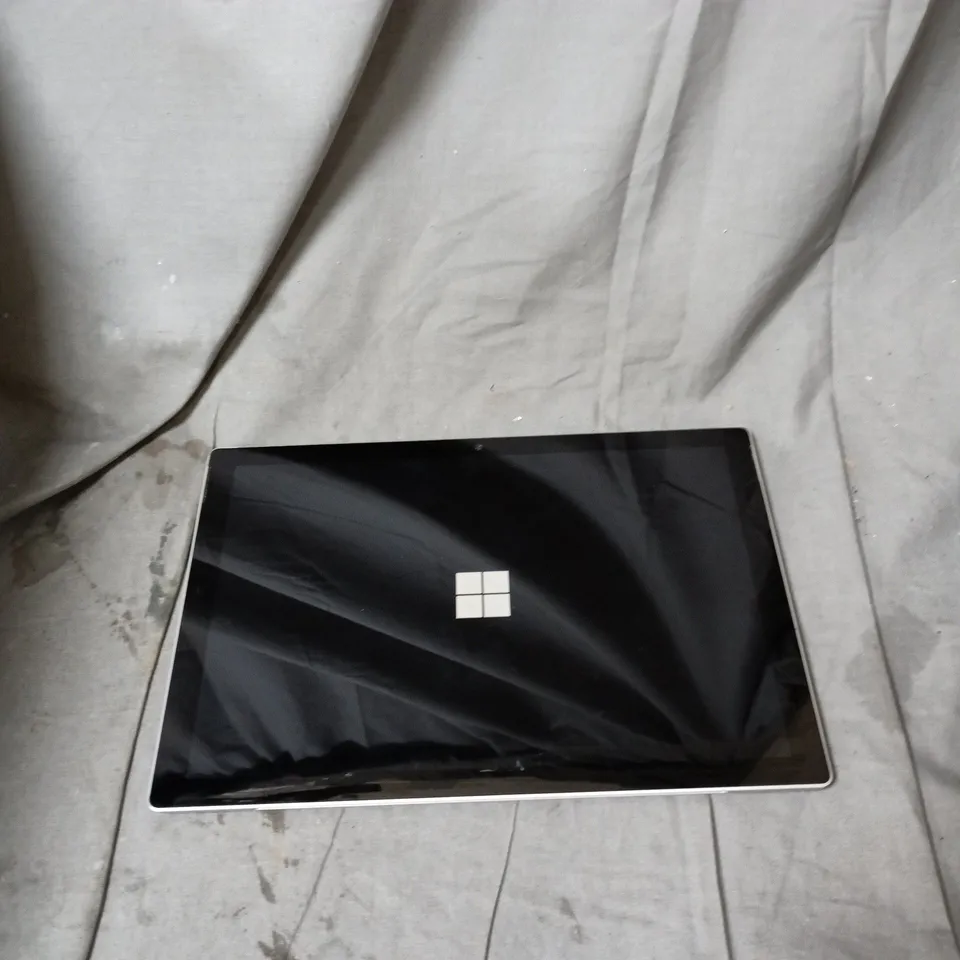 MICROSOFT SURFACE PRO 5 TABLET – I5-7300U, 8GB RAM, 256GB, 12.3 INCH DISPLAY – NO KEYBOARD