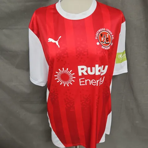 PUMA FLEETWOOD TOWN FC SHIRT IN RED/WHITE SIZE XL