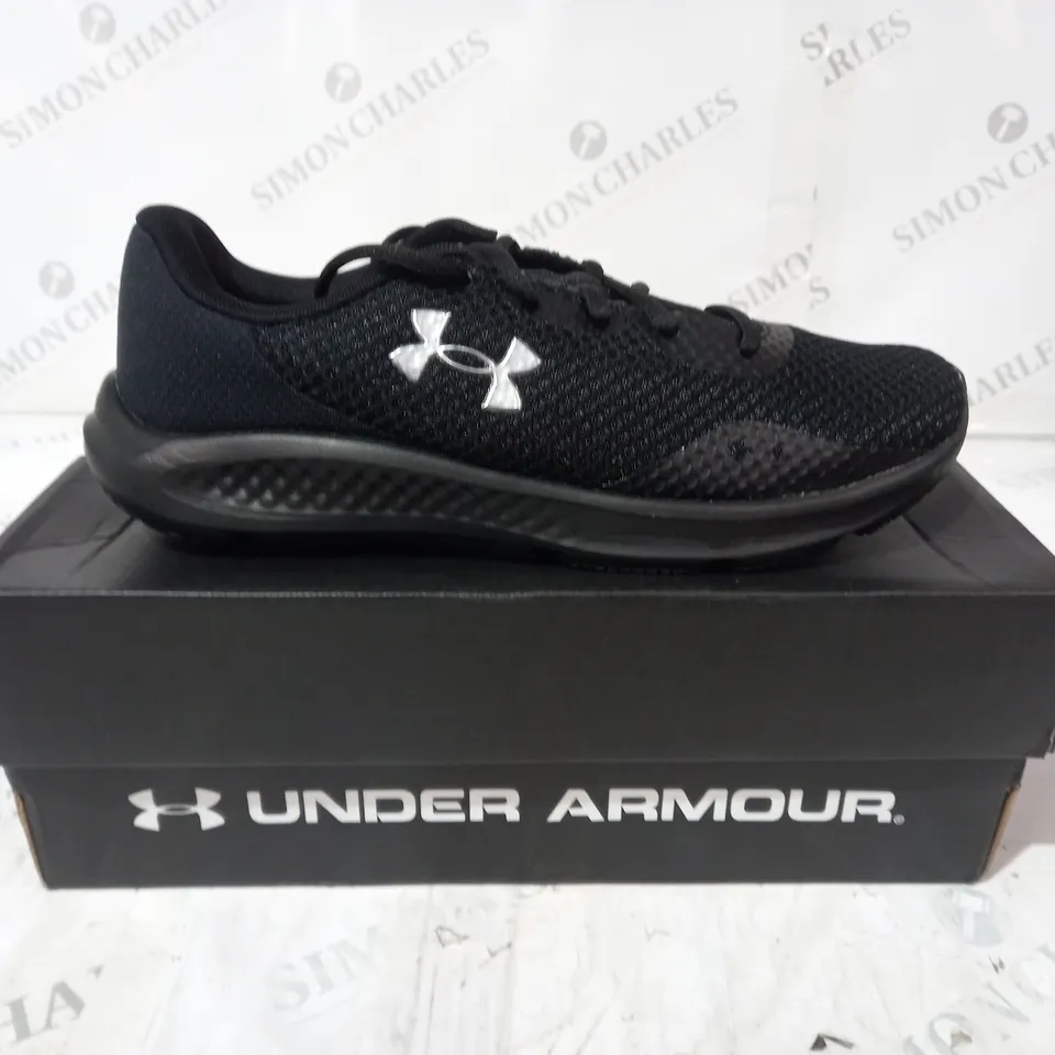 UNDER ARMOUR UAW CHARGED PURSUIT 3 SIZE 7
