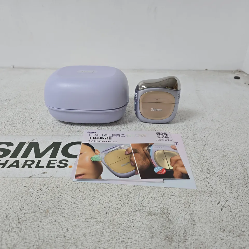 SHARK FACIAL PRO GLOW + DEPUFFI BOXED
