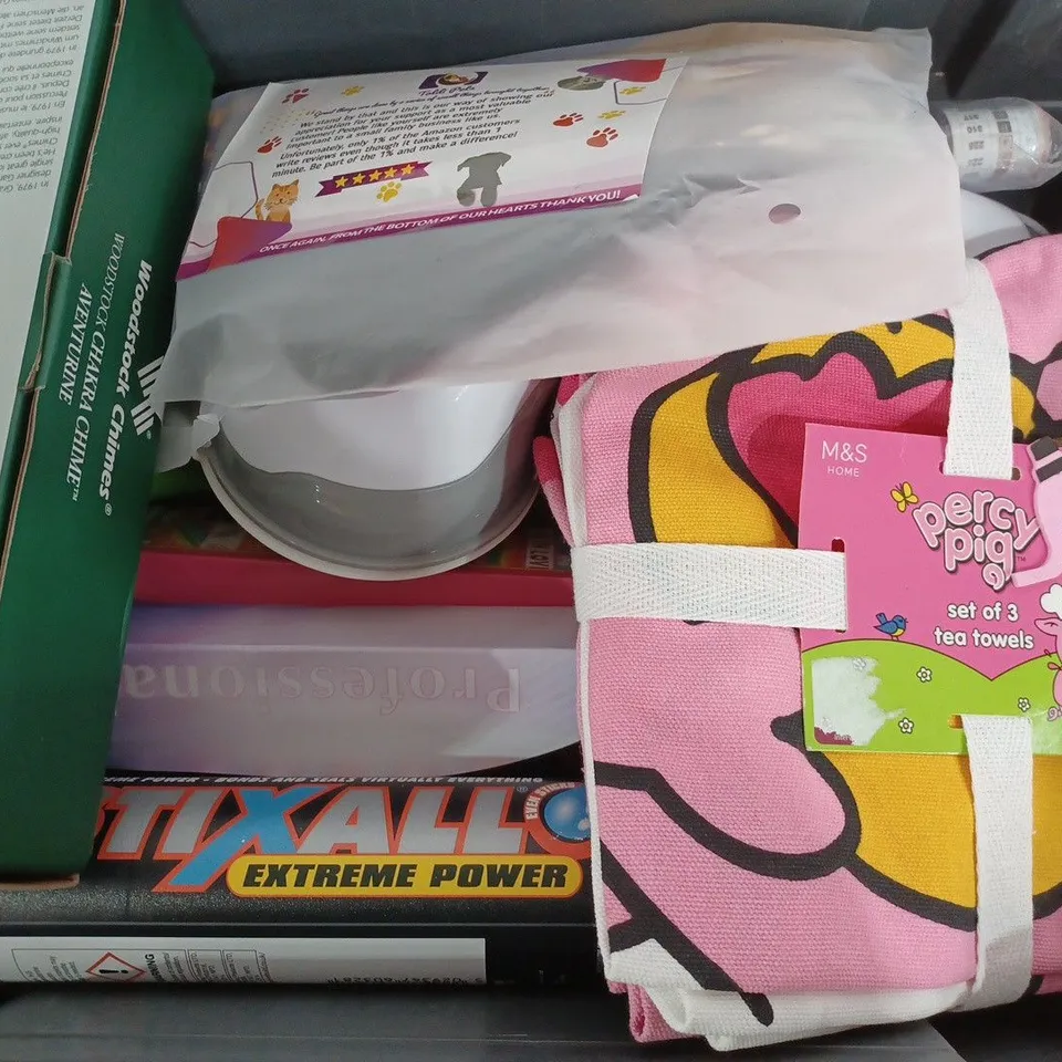 BOX OF APPROX 22 ASSORTED ITEMS TO INCLUDE - WOODSTOCK CHIMES -  PERCY PIG SET OF 3 TOWELS - EVER BUILD STIXALL  ECT