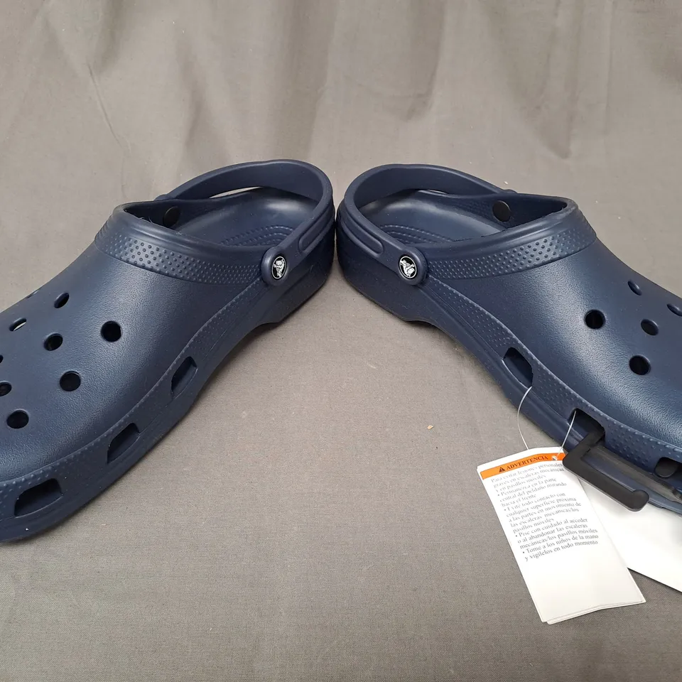 PAIR OF CROCS CLASSIC IN NAVY UK SIZE M14