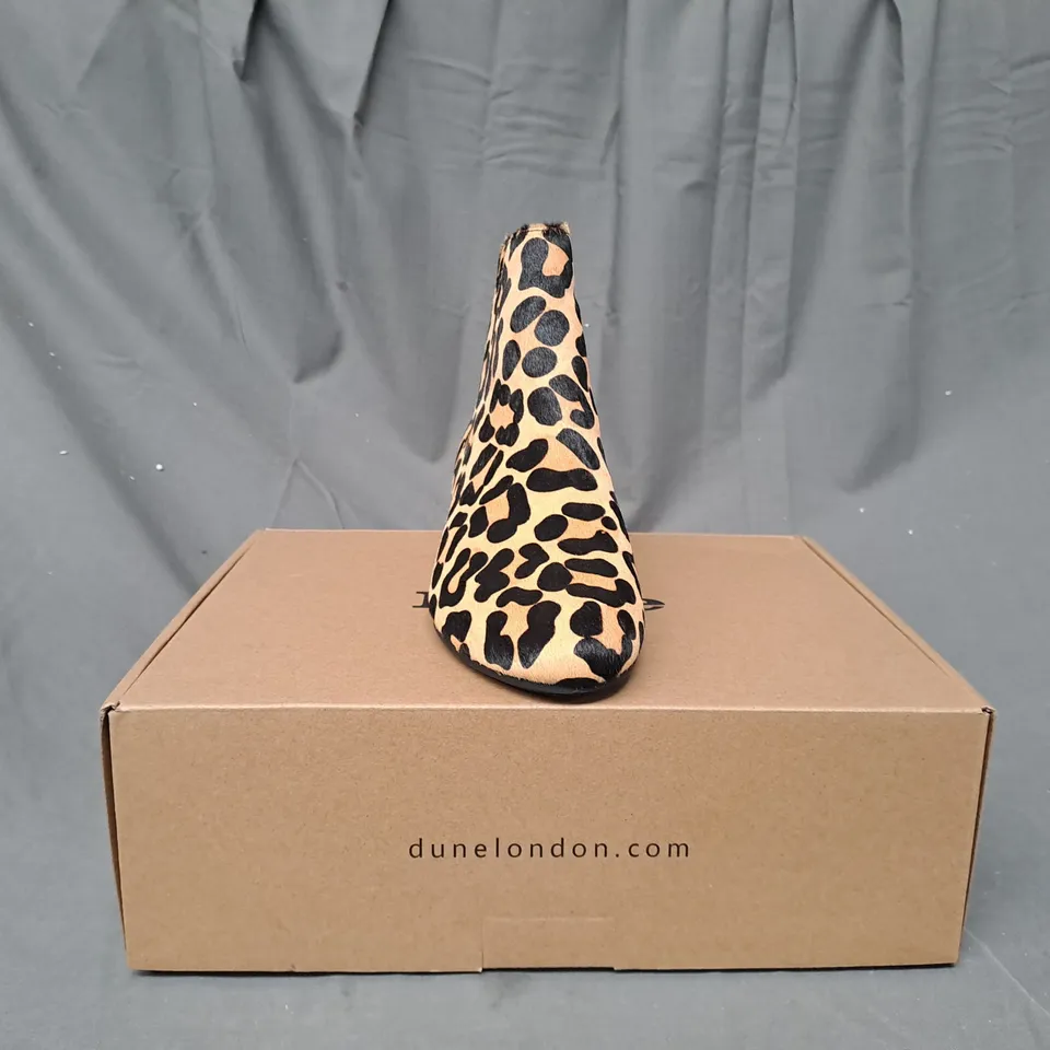 BOXED PAIR OF DUNE LONDON PIPPIE LEOPARD ANKLE BOOTS SIZE 5