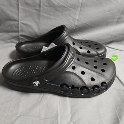 PAIR OF CROC BAYA CLOGS IN BLACK - UK SIZE M10 / W11