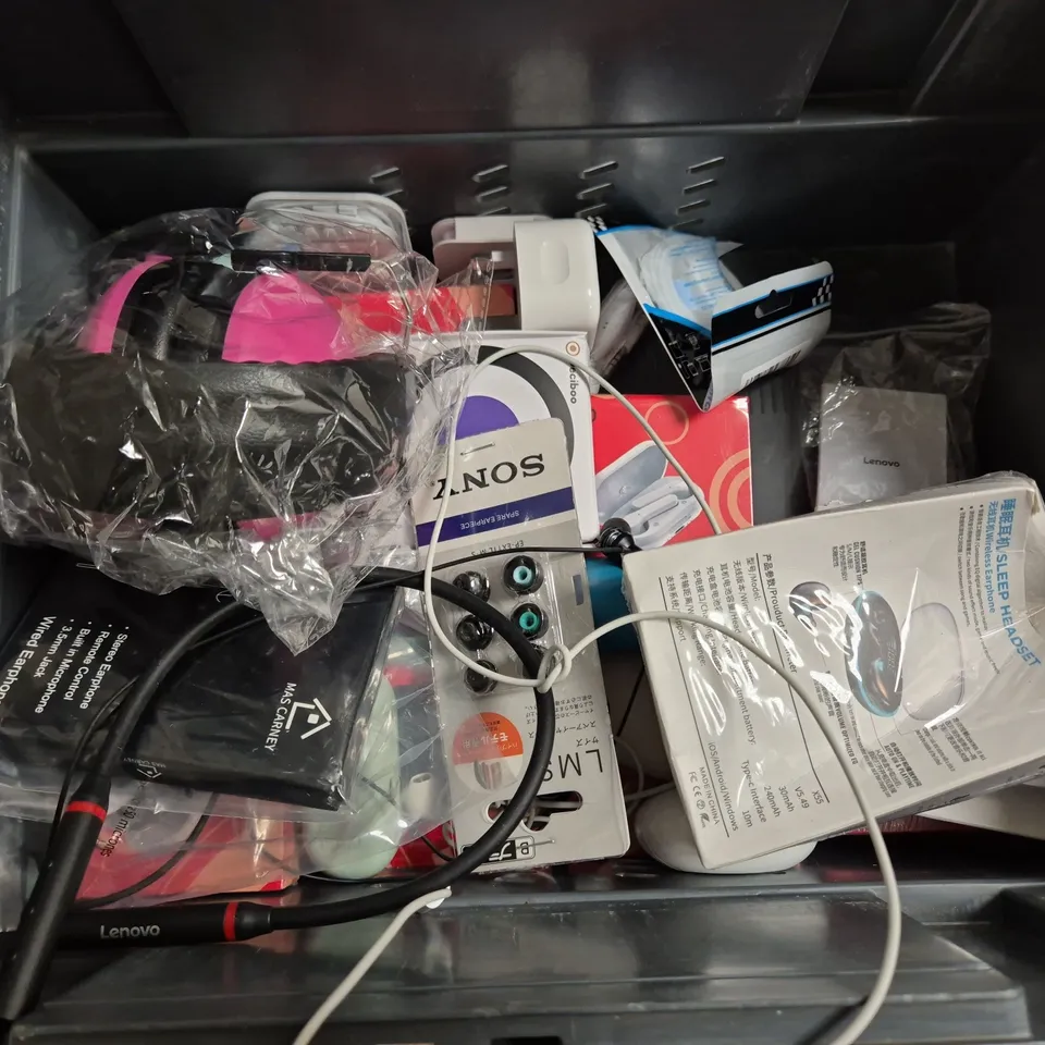 APPROXIMATELY 20 ASSORTED ELECTRICAL PRODUCTS TO INCLUDE JLAB PRO WIRELESS EARBUDS, QUIET 2 EARPLUGS, X55 EXTRA BASS EARBUDS, ETC