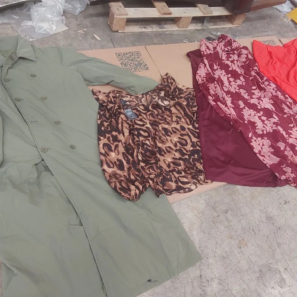 PALLET CONTAINING APPROXIMATELY 700x ASSORTED BRAND NEW DESIGNER CLOTHING ITEMS