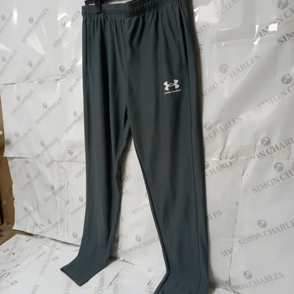 MEN'S UNDER ARMOUR TRACK PANTS GREY SIZE LARGE.