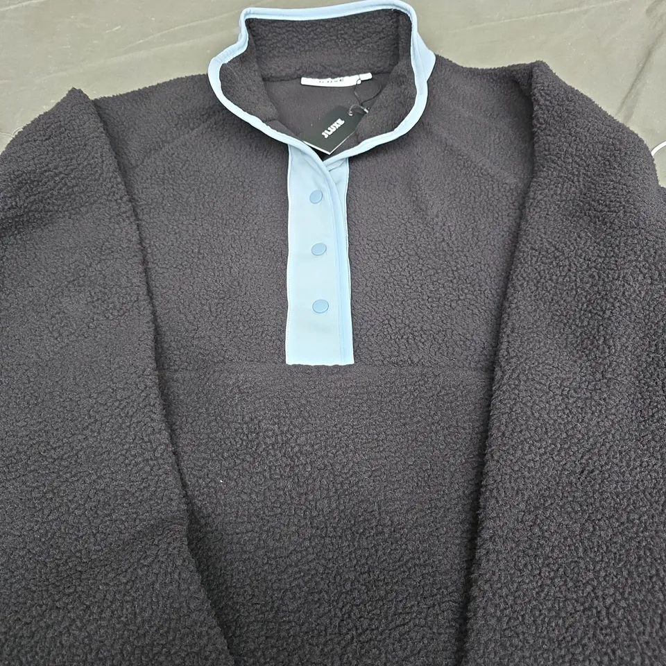 JLUXE DARK FLEECE PULLOVER WITH LIGHT BLUE PLACKET AND COLLAR SIZE M