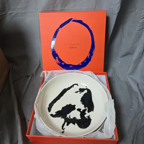 OTTOLENGHI FOR SERAX HIGH PLATE – WHITE WITH PEPPER BLACK, 22 CM (SET OF 2)